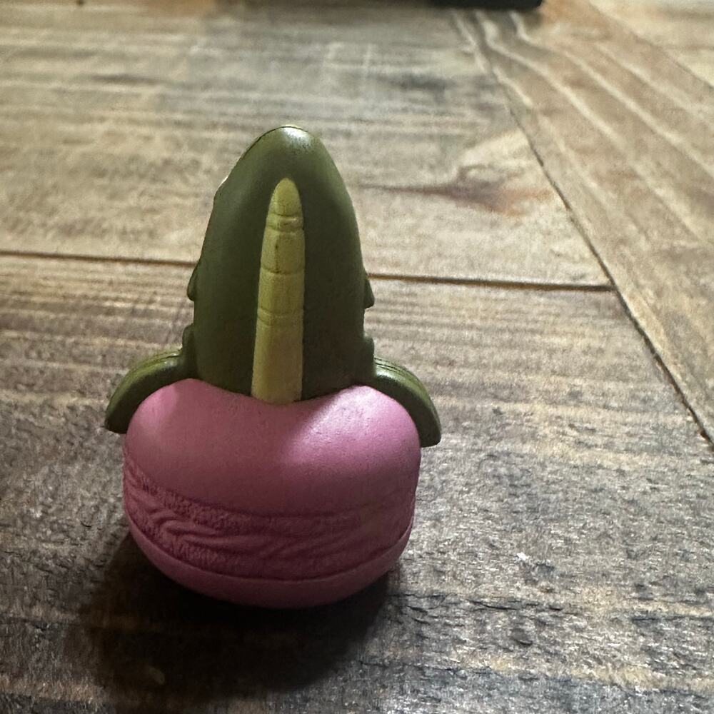 SpongeBob Squarepants Pink Macaron Fred Figurine - Picture 4 of 4